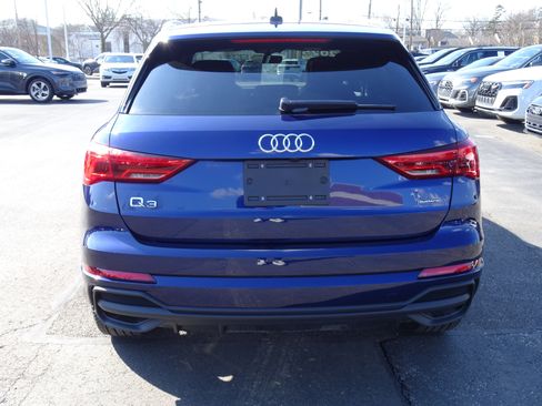 Certified 2025 Audi Q3 2.0T Premium w/ Convenience Package image 4