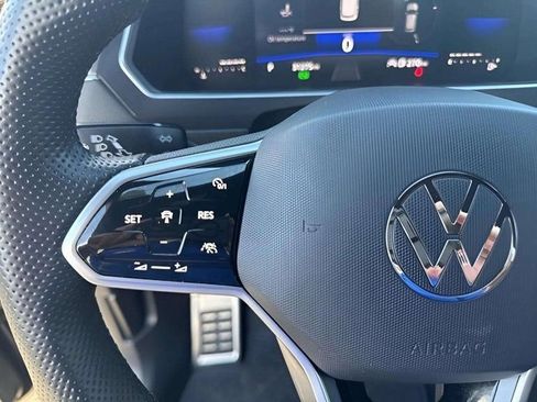 Certified 2023 Volkswagen Tiguan SE R-Line image 6