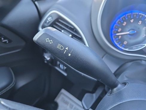 Used 2025 Chrysler Pacifica Select image 40