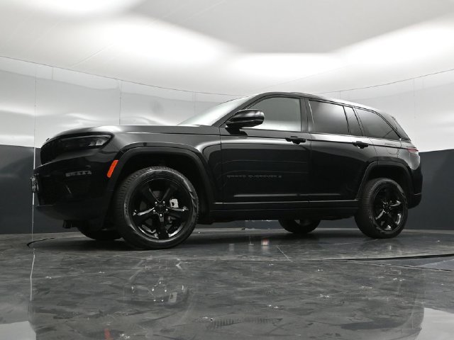 Used 2023 Jeep Grand Cherokee Limited w/ Black Appearance Package AWD/4WD image 62