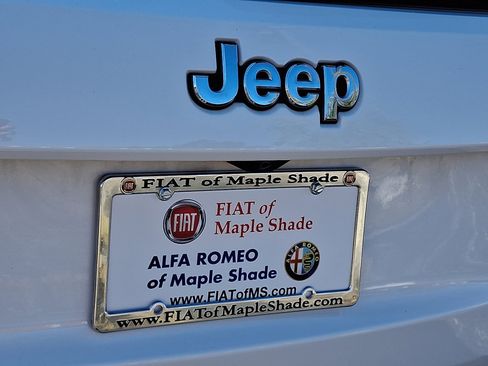 Used 2018 Jeep Grand Cherokee Laredo image 16