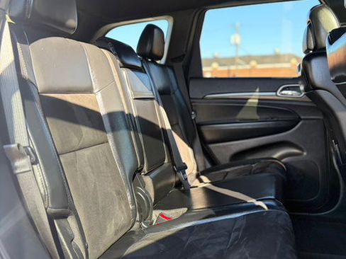 Used 2018 Jeep Grand Cherokee Altitude image 18