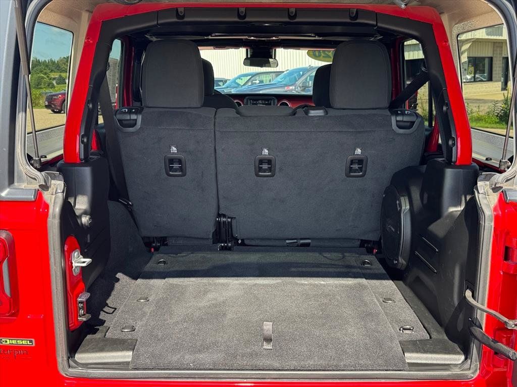 Used 2020 Jeep Wrangler Unlimited Rubicon w/ Cold Weather Group AWD/4WD image 5