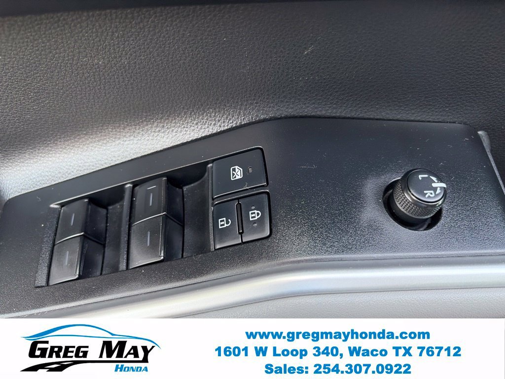 Used 2021 Toyota Highlander LE FWD image 26