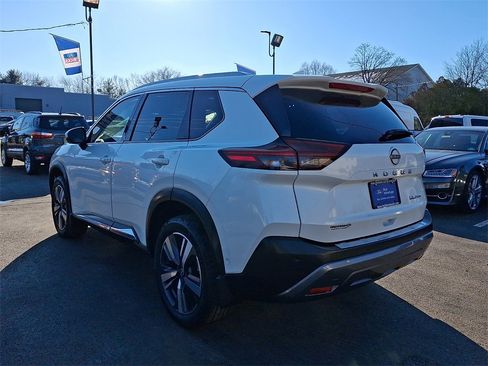 Used 2023 Nissan Rogue SL w/ SL Premium Package image 5