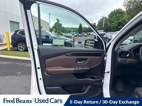 Used 2025 Honda Pilot Elite image 11