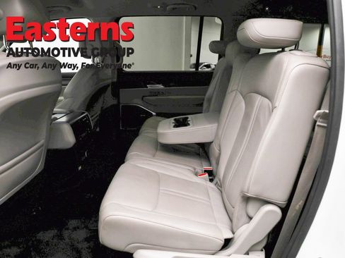Used 2024 Jeep Wagoneer L Series II w/ Flexible Seating Group RWD image 23