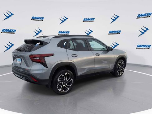 Used 2025 Chevrolet Trax RS w/ Driver Confidence Package image 8