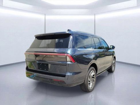 Used 2025 Lincoln Navigator Reserve AWD/4WD image 4