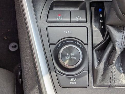 Certified 2023 Toyota RAV4 LE image 22