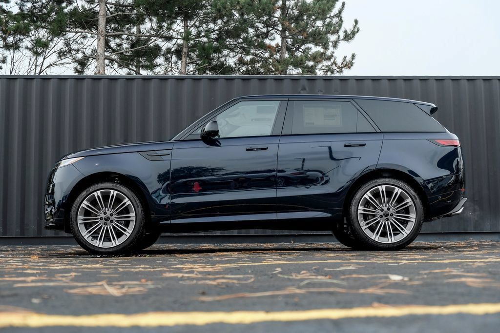New 2026 Land Rover Range Rover Sport Dynamic SE AWD/4WD image 3