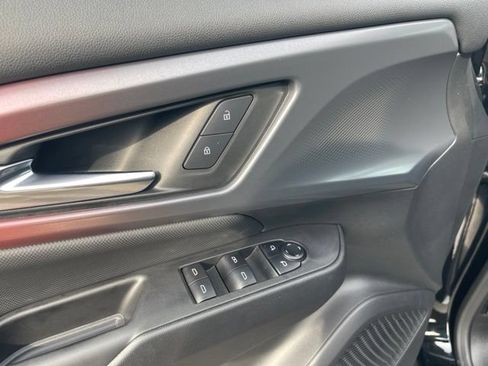 Used 2025 Chevrolet Equinox EV RS FWD image 16