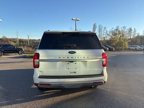 Used 2022 Ford Expedition XLT image 4