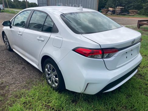 Used 2022 Toyota Corolla LE FWD image 16