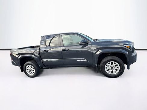 Used 2025 Toyota Tacoma SR5 AWD/4WD image 9