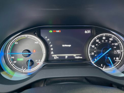 Used 2024 Toyota Venza XLE image 23