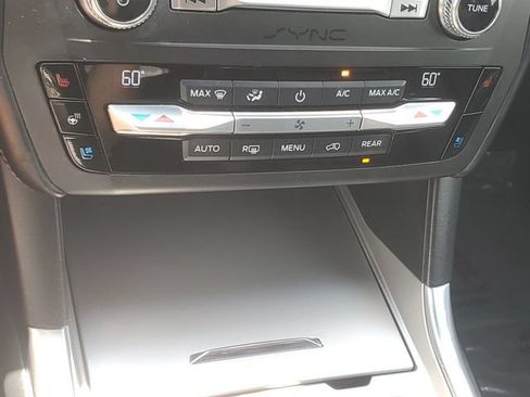 Used 2020 Ford Explorer Platinum w/ Premium Technology Package AWD/4WD image 28