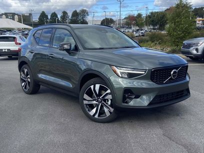 New 2026 Volvo XC40 B4 Plus w/ Climate Package