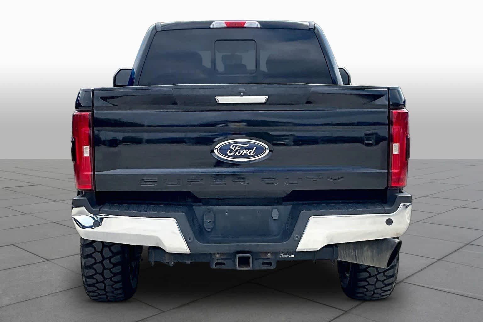 Used 2017 Ford F250 XLT w/ XLT Premium Package AWD/4WD image 5