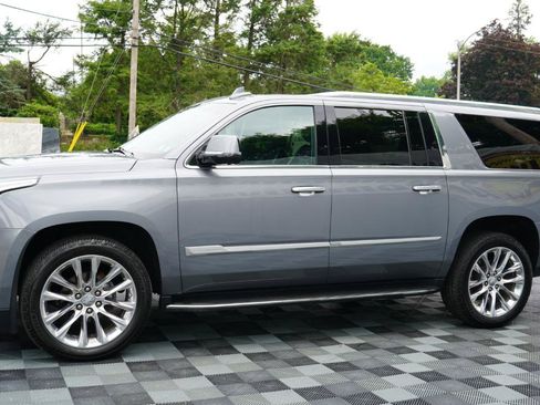 Used 2019 Cadillac Escalade ESV Luxury AWD/4WD image 23