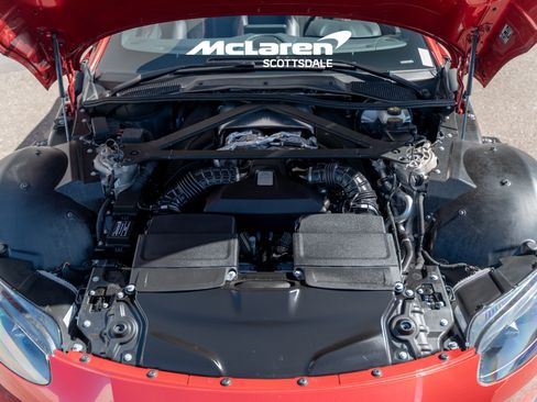 Used 2022 Aston Martin V8 Vantage Roadster RWD image 29