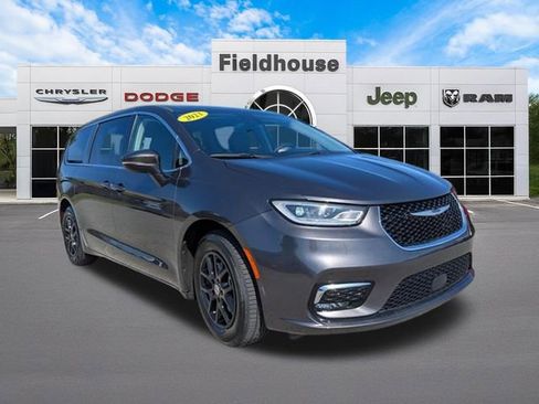 Used 2023 Chrysler Pacifica Touring-L image 7