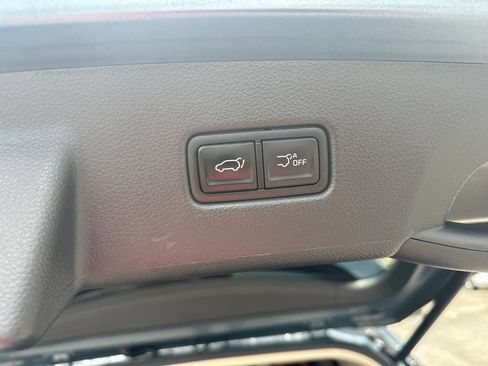 Used 2023 Kia Carnival SX Prestige FWD image 18