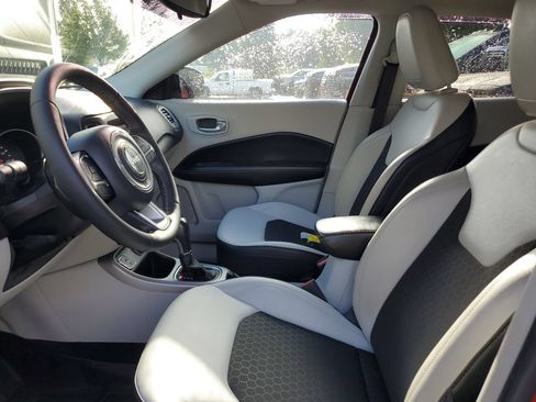 Used 2019 Jeep Compass Latitude FWD image 18