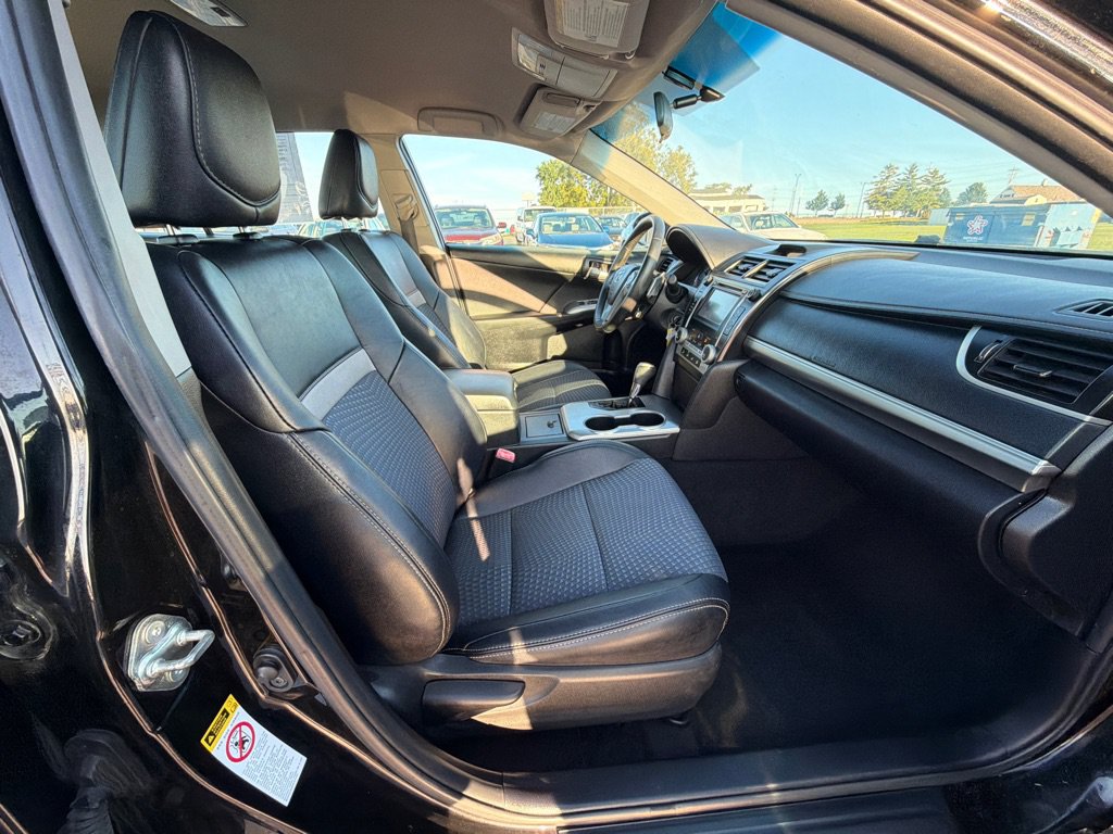 Used 2014 Toyota Camry SE FWD image 12