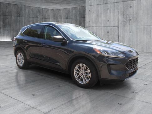 Used 2022 Ford Escape SE w/ Convenience Package FWD image 10