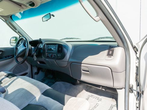 Used 2004 Ford F150 Lightning RWD image 52