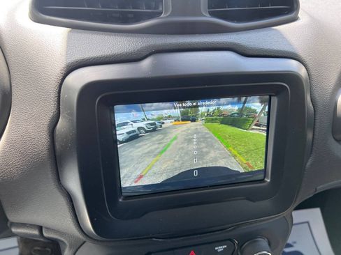 Used 2021 Jeep Renegade Latitude FWD image 13