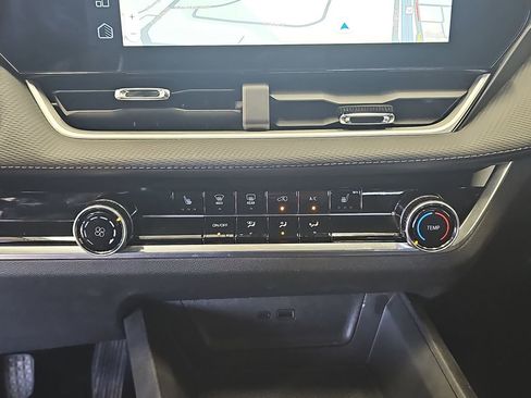 Used 2025 Chevrolet Equinox LT FWD image 22