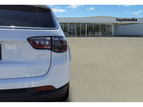 Used 2025 Jeep Compass Sport image 10