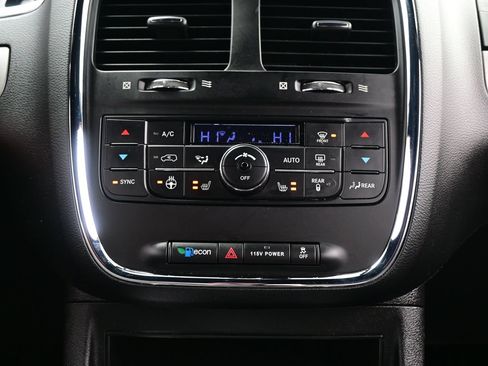 Used 2017 Dodge Grand Caravan GT FWD image 22