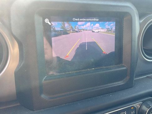 Used 2022 Jeep Gladiator Sport AWD/4WD image 17