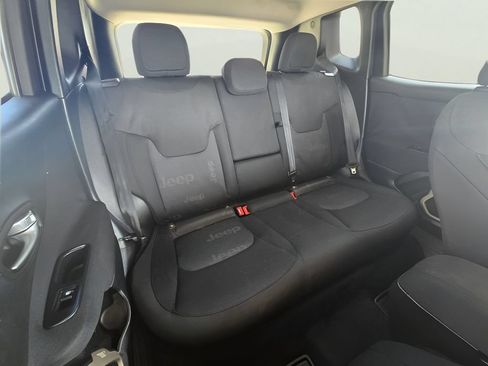 Used 2017 Jeep Renegade Latitude AWD/4WD image 45