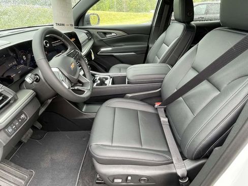 New 2026 Chevrolet Traverse LT w/ Driver Confidence Package AWD/4WD image 17