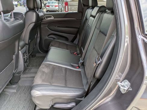 Used 2020 Jeep Grand Cherokee Altitude RWD image 11