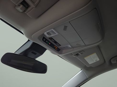 Used 2023 Chevrolet Equinox LT image 18