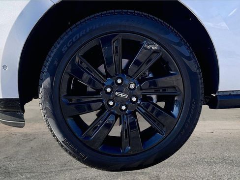 Used 2024 Lincoln Navigator Reserve w/ Equipment Group 201A image 8