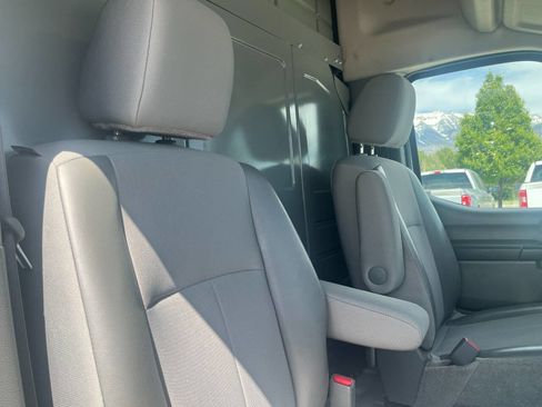 Used 2021 Nissan NV 2500 S image 15