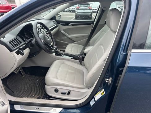 Used 2019 Volkswagen Passat 2.0T SE R-Line image 9