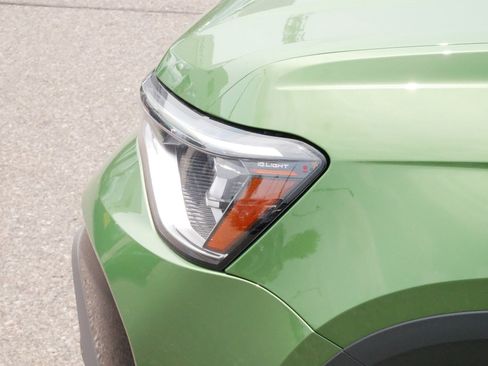 Certified 2025 Volkswagen Taos SE AWD/4WD image 16