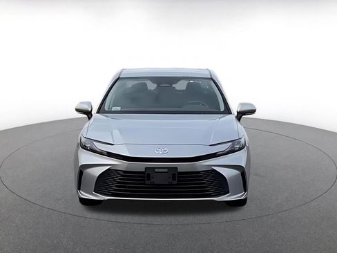 Used 2025 Toyota Camry LE image 4