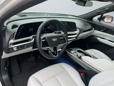 Used 2024 Cadillac Lyriq Luxury image 10