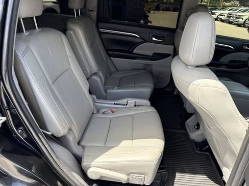 Used 2016 Toyota Highlander Limited FWD image 30