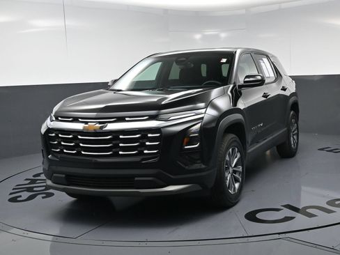 Used 2026 Chevrolet Equinox LT FWD image 11