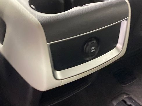 Certified 2022 Kia Carnival LX image 28