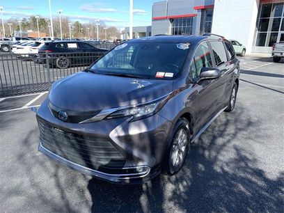 Used 2022 Toyota Sienna XLE